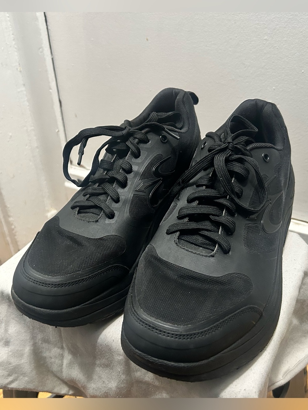Near Mint Gravity Defyer GDefy Ion Sneakers 10.5 Mens